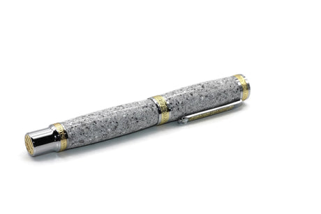 Füllhalter aus weißem Granit Unikat - Premium Geschenkideen