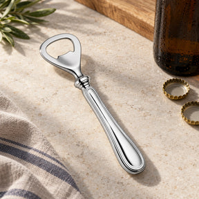 Flaschenöffner 925 Silber Inglese (Serie Inglese) — Lifestyle-Setting am Küchentisch