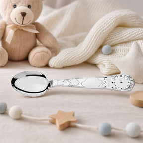 Babylöffel 925 Silber Bär — Lifestyle mit Teddybär, Strickdecke und Holzstern, Stiel mit Teddybär-Gravur und Geburtsuhr