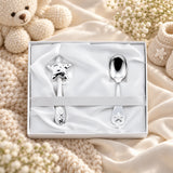 Geschenkset Zaramella 925 Silber Stern mit Babylöffel und Stielrassel in der Geschenkbox, auf hellem Satin