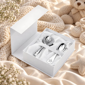 Geschenkset Zaramella 925 Silber Stern mit Babylöffel und Kugelrassel in der Geschenkbox, auf hellem Satin