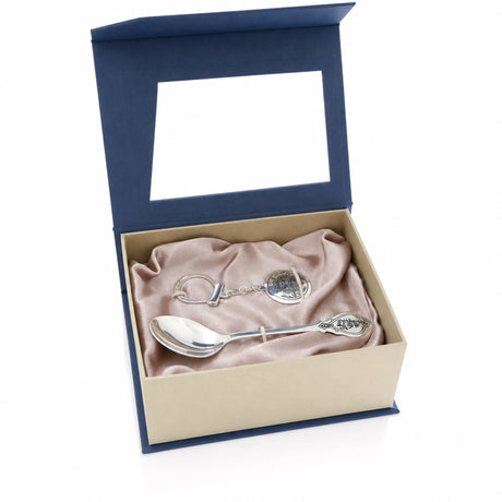 Geschenkset 925 Silber Niello Drache — Schlüsselanhänger und Löffel auf Satin in offener blauer Box, Lifestyle