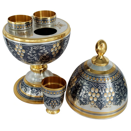 Elegantes Schreibtisch-Accessoire-Set in Gold und Silber: Niello-verziertes Souvenir-Set, das Luxus und Stil ausstrahlt.