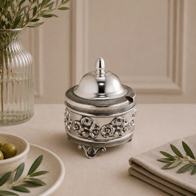 Honigdose aus 925 Silber mit Rosenrelief, Kristallknauf und dekorativen Füßen als luxuriöses Accessoire für Frühstückstisch und Teestunde