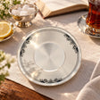 Silber Untertasse D120 Niello — Lifestyle-Setting am Teetisch