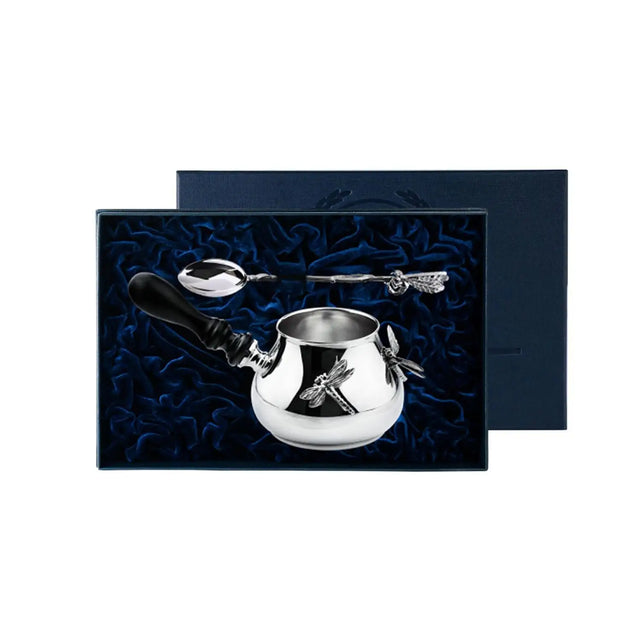 Kaffeeset Libellula 925 Silber ArgentA im Premium-Etui — Türka (Mokkakanne) mit Holzgriff und Mokkalöffel im dunkelblauen samtgefütterten Geschenketui