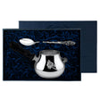 Kaffeeset Rosalia 925 Silber ArgentA im Premium-Etui — Türka (Mokkakanne) mit plastischer Rosen-Skulptur und Holzgriff, Mokkalöffel mit Rosen-Strauß-Krönung, dunkelblaues samtgefüttertes Geschenketui