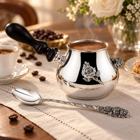 Kaffeeset Rosalia 925 Silber im Etui — Lifestyle-Setting am Kaffeetisch