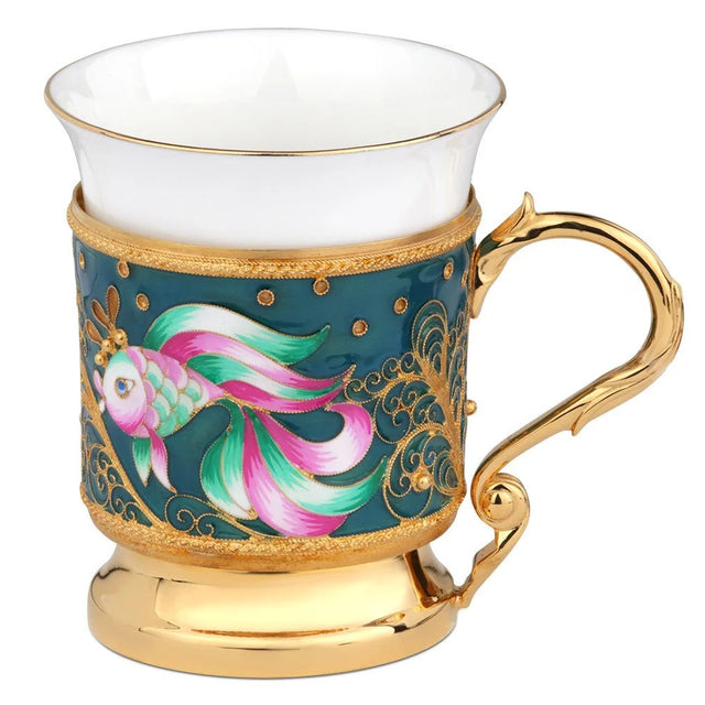 Kaffeetasse aus Porzellan mit vergoldetem Silberhalter und Goldfisch-Emaille-Motiv