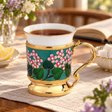 Kaffeetasse Porzellan Silber | Flieder | Handarbeit Luxus — Lifestyle-Setting am Teetisch