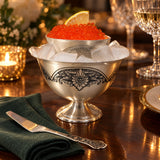 Kaviarschale Set 925 Silber mit floralem Niello-Medaillon auf festlich gedeckter Abendtafel, rotem Kaviar und Kaviarlöffel — Lifestyle