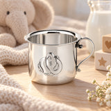 Kinderbecher 925 Silber Elefanten-Relief — Lifestyle-Setting, Geschenk zur Geburt und Taufe