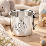 Kinderbecher 925 Silber Elefanten-Relief — Lifestyle-Setting, Geschenk zur Geburt und Taufe
