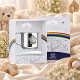 Kinderbecher 925 Silber Engel-Relief in der Geschenkbox — Lifestyle-Setting, Geschenk zur Taufe