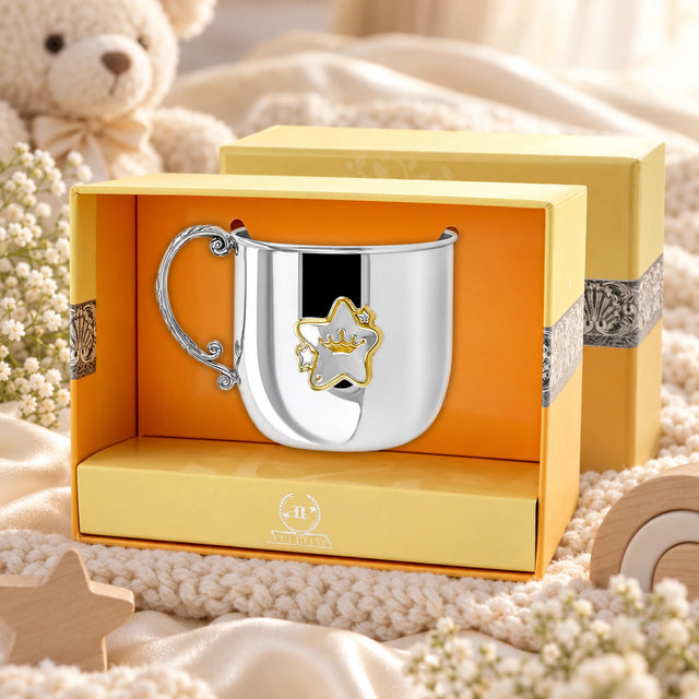 Kinderbecher 925 Silber goldener Stern in der Geschenkbox — Lifestyle-Setting, Geschenk zur Geburt und Taufe