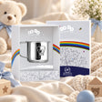 Kinderbecher 925 Silber Teddybär-Relief, gravierbar in der Geschenkbox — Lifestyle-Setting, Geschenk zur Geburt und Taufe