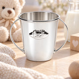 Babytasse 925 Silber Wolken-Teddy, zwei Henkel — Lifestyle-Setting, Geschenk zur Geburt