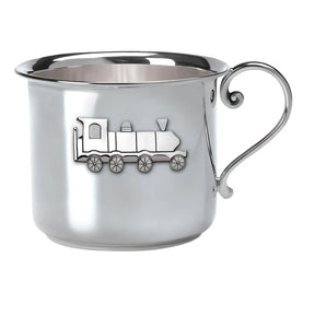 Kinderbecher 925 Silber Zug Classic — klassischer zylindrischer Taufbecher mit einem eleganten Henkel mit Volutenornament, Dampflokomotive als Relief mit Kessel, Schornstein und vier Rädern, ZARAMELLA Italien.