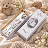 Kinderbesteck 925 Silber Pinguin-Motiv in der Geschenkbox — Lifestyle-Setting, Geschenk zur Geburt und Taufe