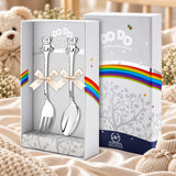Kinderbesteck 925 Silber DoDo-Bär, Löffel und Gabel mit Teddybär-Figur – Lifestyle-Aufnahme, Taufgeschenk
