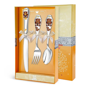 Kinderbesteck-Set aus Silber, 3-teilig, mit Emaille und Teddybär-Motiv, liebevoll verpackt in einer Geschenkbox.