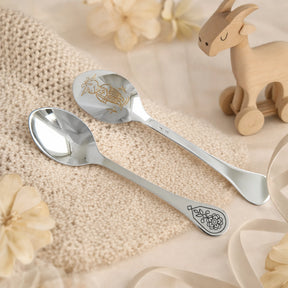 Kinderlöffel 925 Silber mit vergoldetem Niello-Bock-Motiv — Lifestyle-Setting, Geschenk zur Geburt