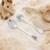 Kinderlöffel 925 Silber mit vergoldetem Niello-Pferd-Motiv — Lifestyle-Setting, Geschenk zur Geburt