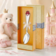 Kinderlöffel 925 Silber mit Prinzessin-Motiv — Lifestyle-Setting, liebevolles Geschenk zur Geburt für Mädchen