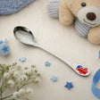 Kinderlöffel 925 Silber mit Bären-Motiv — Lifestyle-Setting, liebevolles Geschenk zur Geburt