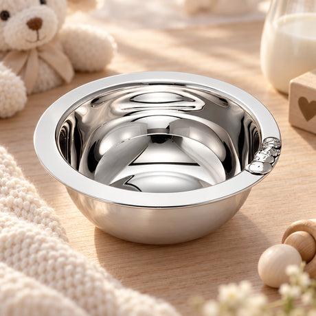 Kinderschale 925 Silber Bär mit Ball — Lifestyle-Setting, Geschenk zur Geburt und Taufe