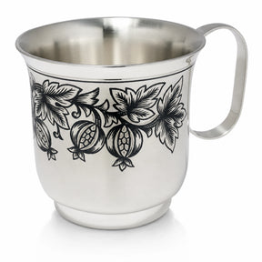 Kindertasse 925 Silber Stachelbeere — Silberbecher mit Henkel und dunklem Niello-Band aus Beeren und Blättern
