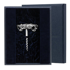 Korkenzieher Drache 925 Silber im Premium-Etui — stoffbezogenes Geschenketui mit Samt-Innenfutter Marineblau, geöffnet, ArgentA Souvenir-Linie Von der Seele