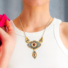 „Chara“ – Nielloa Collier mit Obsidian & Goldakzenten