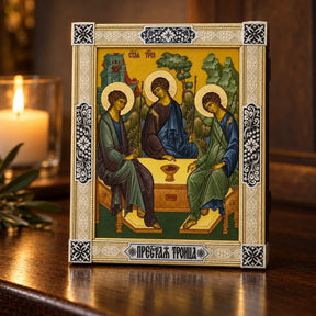 Orthodoxe Ikone "Heilige Dreifaltigkeit" Niello — Lifestyle-Setting im Andachtswinkel
