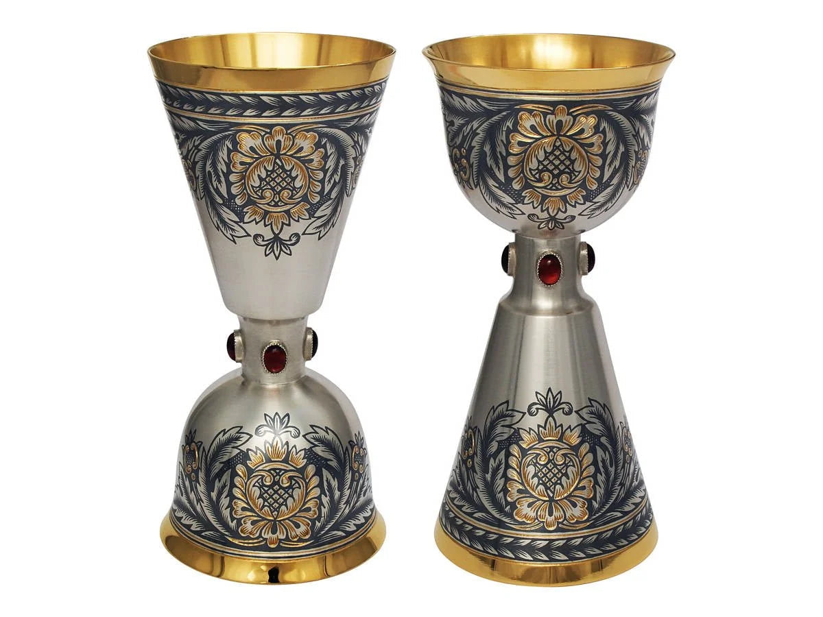 Doppelkelch 925 Silber vergoldet Niello — 2er-Set Sanduhr-Form mit Blütenornament und rotem Granat, Wendebecher