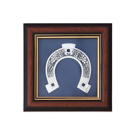 Wandbild 925 Silber Niello Glückshufeisen — Silber-Hufeisen mit Weinranken-Niello auf blauem Samt im Rahmen