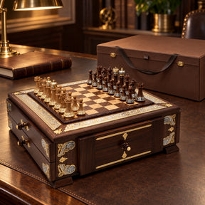 Schach Minibar „Großmeister" — Lifestyle-Setting am Schreibtisch