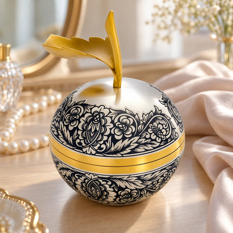 Schmuckschatulle Apfel 925 Silber Niello — Lifestyle-Setting auf dem Frisiertisch
