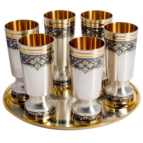 Schnapsbecher-Set 925 Silber Niello 7-teilig — sechs vergoldete Stopka-Becher mit Floralband auf Goldtablett