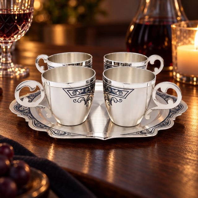 Schnapsbecher Set 925 Silber 5-teilig — Lifestyle-Setting am Weintisch
