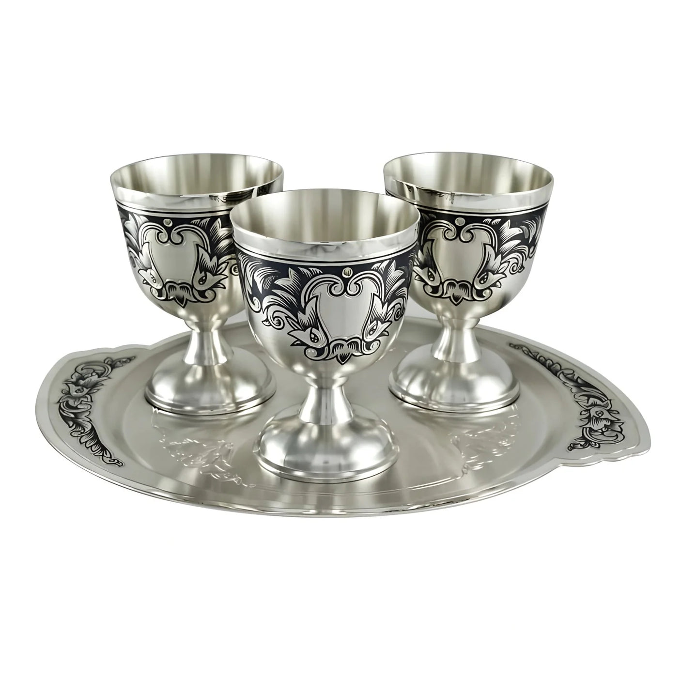 Schnapsgläser Set 925 Silber Niello 4-teilig — drei Becher mit dunklem Ornament und vergoldetem Innenraum auf Silbertablett