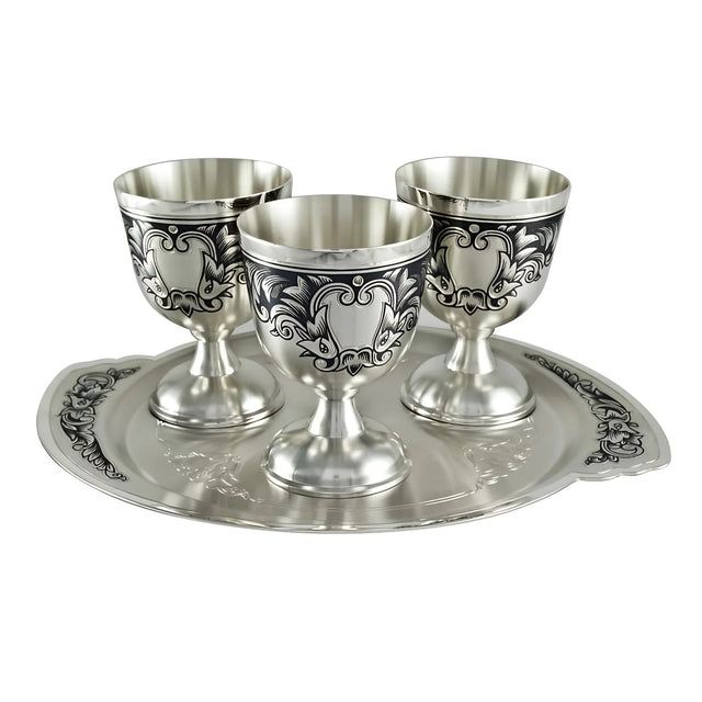 Schnapsgläser Set 925 Silber Niello 4-teilig — drei Becher mit dunklem Ornament und vergoldetem Innenraum auf Silbertablett