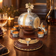 Schnapsgläser Set 925 Silber Niello Weinreben 8-teilig — Lifestyle-Setting am Weintisch