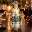 Schnapskaraffe 925 Silber vergoldet Couronne 270 ml — Lifestyle-Setting am Weintisch
