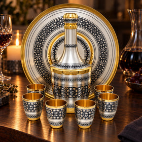 Schnapsservice 925 Silber vergoldet Opulence 8-teilig — Lifestyle-Setting am Weintisch