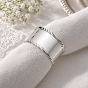 Serviettenring 925 Silber Halbmondform — Lifestyle-Setting, Geschenk zur Taufe