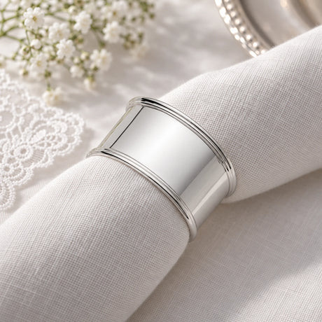 Serviettenring 925 Silber Halbmondform — Lifestyle-Setting, Geschenk zur Taufe