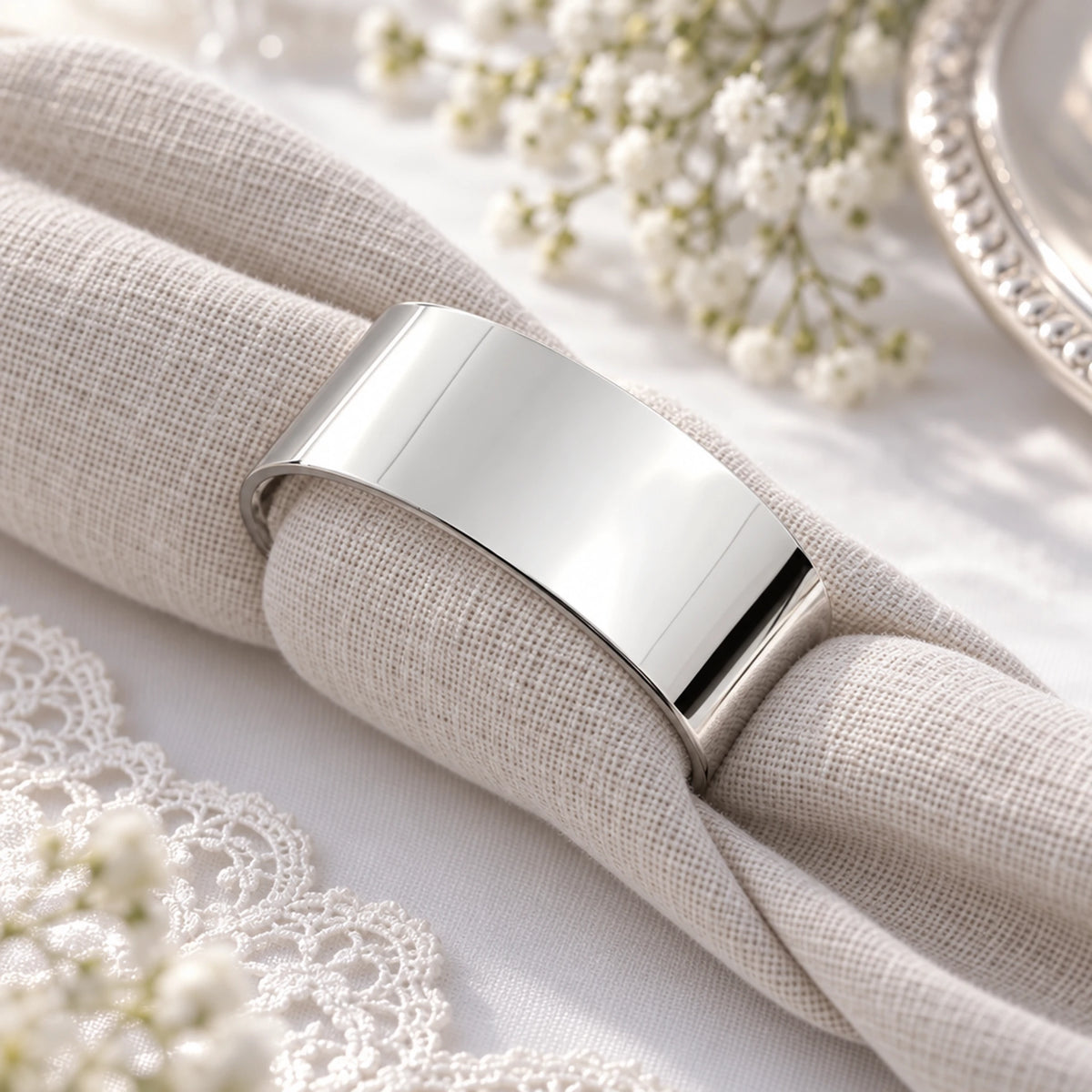 Serviettenring 925 Silber glatte Form — Lifestyle-Setting, Geschenk zur Taufe