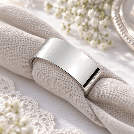 Serviettenring 925 Silber glatte Form — Lifestyle-Setting, Geschenk zur Taufe