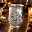 Silberbecher 925 Silber Turteltaube Niello 280 ml — Lifestyle-Setting am Weintisch